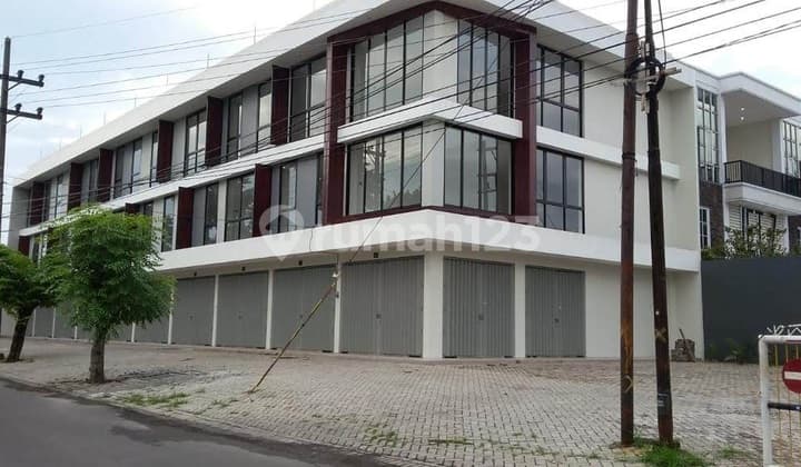 Ruko 3 Lantai Baru di Raya Manyar Jaya Surabaya, Sisa 3 Unit