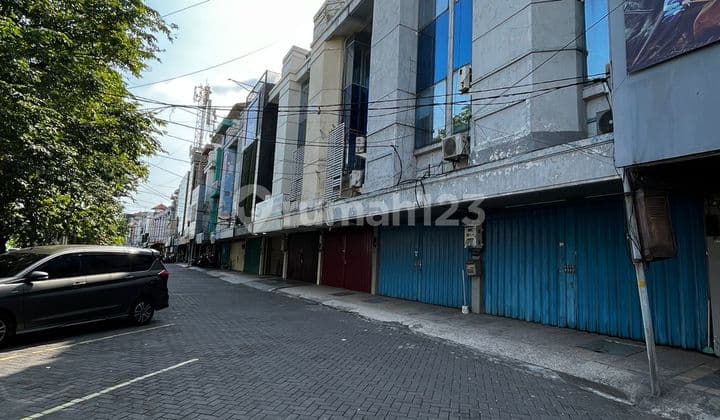 Ruko 2 Jejer di Klampis Jaya Surabaya, Jarang Ada