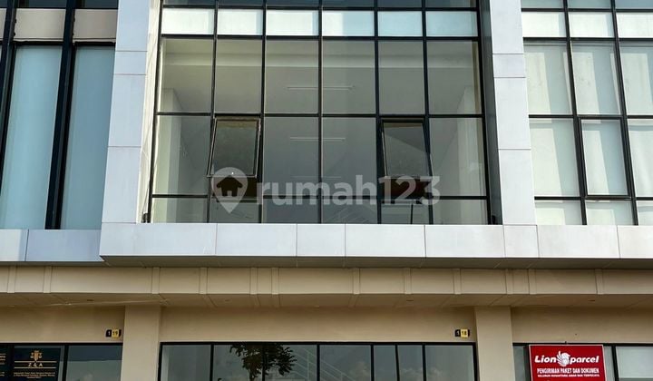 Ruko sewa di Ciputra Vittorio Wiyung Surabaya, 3 lantai