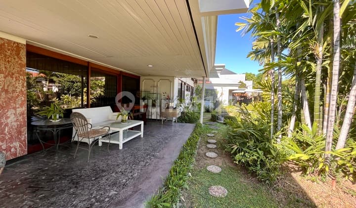 Rumah dijual di Raya Diponegoro Pusat Kota Surabaya, Sangat Strategis