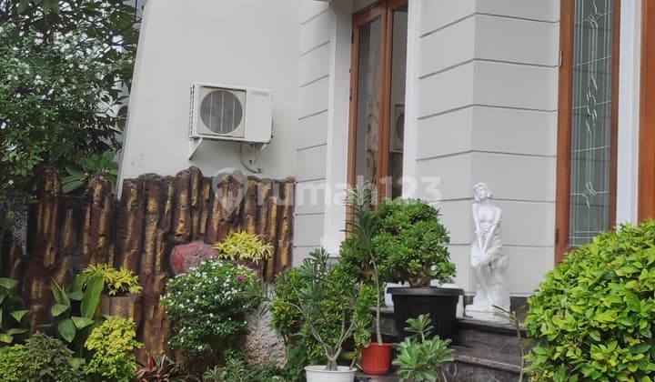 Rumah Mewah di Pulomas, Jakarta. Sangat Bagus, Furnish Barang barang Bagus Dan Mewah