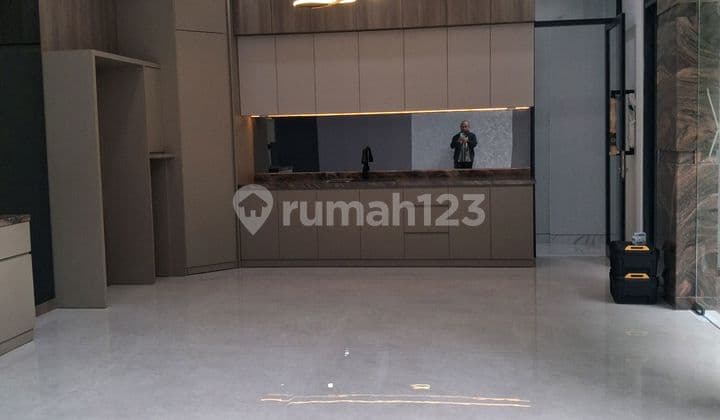 Rumah Mewah 3 Lantai New Gress Citraland Private Lift