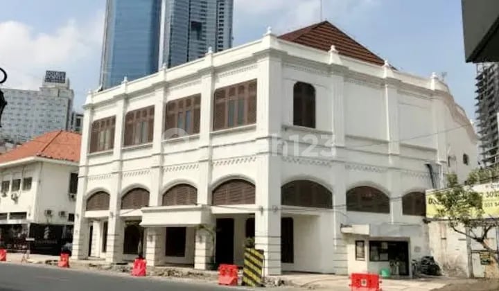 Dijual Gedung Ex Bank Hitung Tanah Jalan Tunjungan, Surabaya
