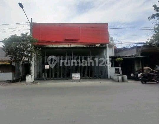 For Sale: Downtown Building Ex-Showroom, Pandegiling Street, Tegalsari.