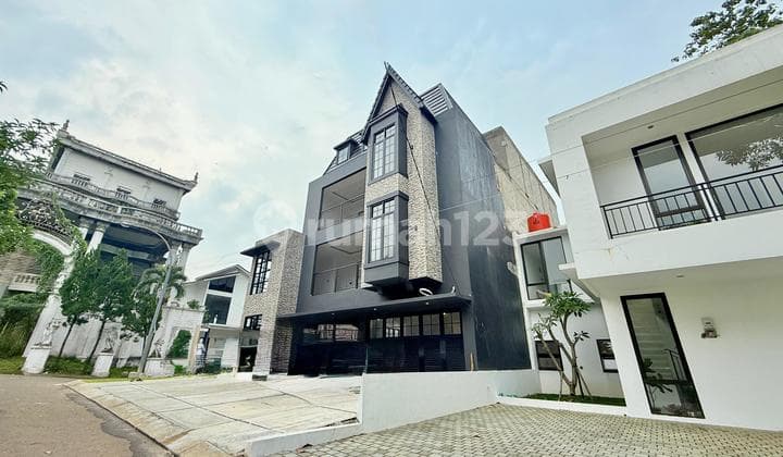 Rumah Mewah Posisi Hook Sentul City