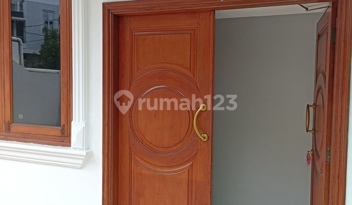 Rumah 2,5 Lantai Siap Huni, Bersih, Murah, Shm, Hadap Selatan, Nego