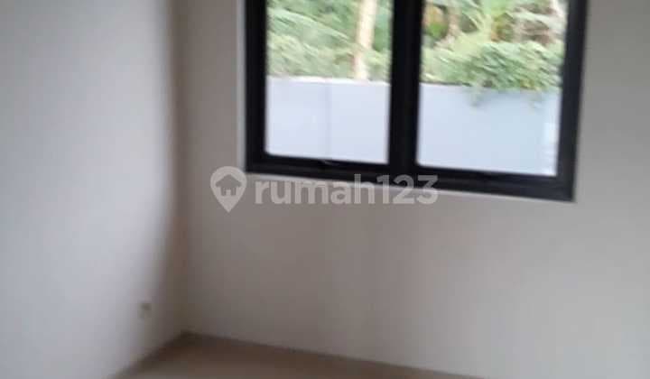 Rumah Bersih Bagus 2 Lantai Siap Huni di BSD