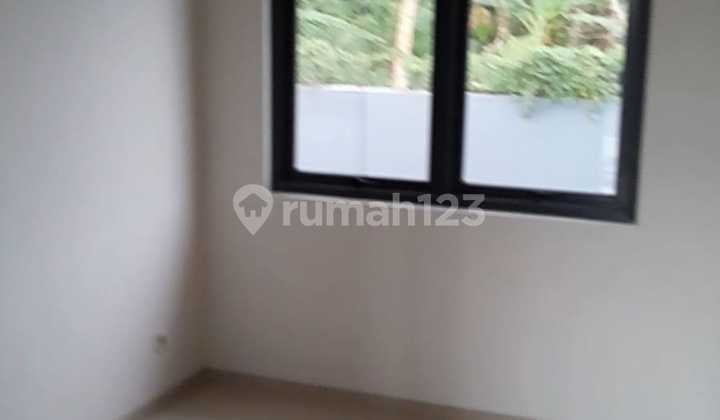 Rumah Bersih Bagus 2 Lantai Siap Huni di BSD