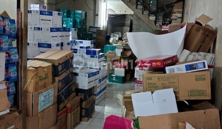 Shop house on Jl. Ciputat Raya, Kebayoran Lama, 234M2, SHM (Certificate of Ownership), Needs Renovation