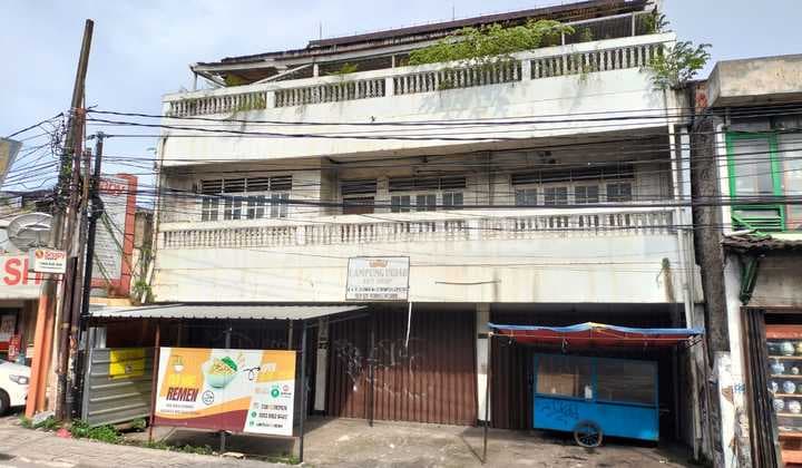Shop House on Jl. Ir. H. Juanda, Rempoa, East Ciputat, Tangsel, 300 m² SHM, Needs Renovation