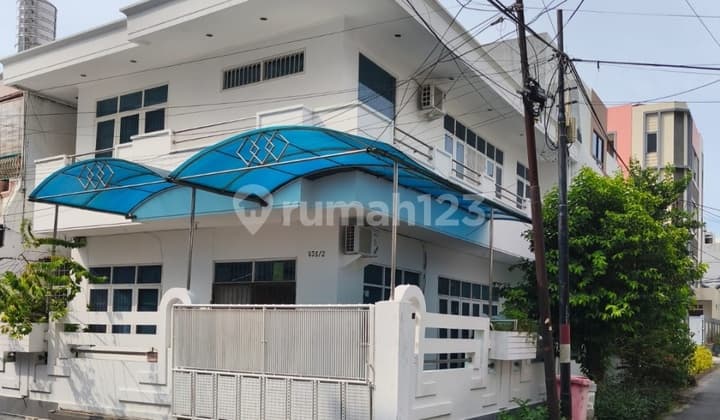 Rumah Hook 2 LT di Muara Karang SHM