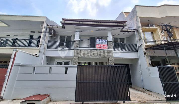 Rumah 2 Lantai Siap Huni Lokasi Strategis Dekat Akses Transportasi Umum