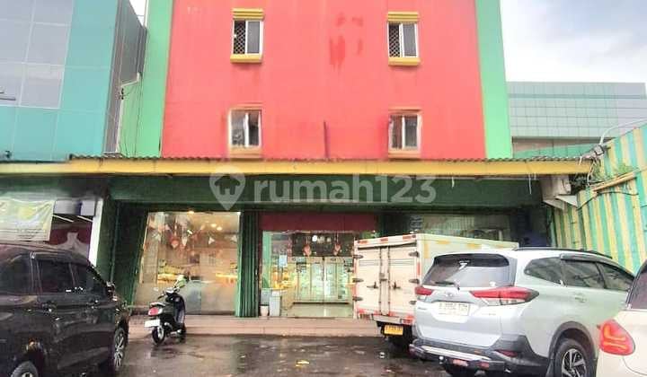 4.5-STORY SHOPHOUSE IN PONDOK BAMBU, EAST JAKARTA, STRATEGIC LOCATION
