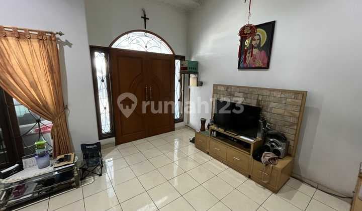 Rumah Bagus Semi Furnished SHM 3 Lantai Tinggi Dari Jalan, Sunter