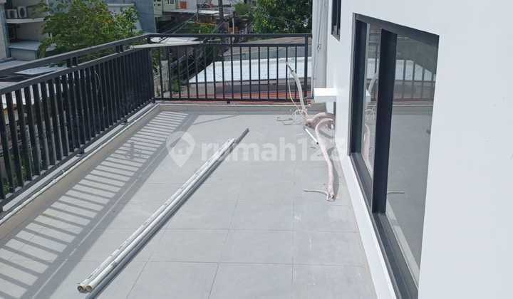 Boarding House + 3-Story Shophouse with Freehold Title in Kelapa Gading