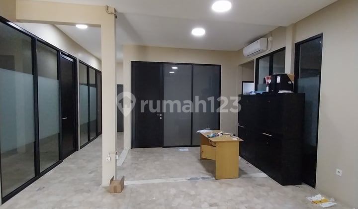 Kebayoran Baru Premium Location Suitable for Office / Restaurant, Business Venue