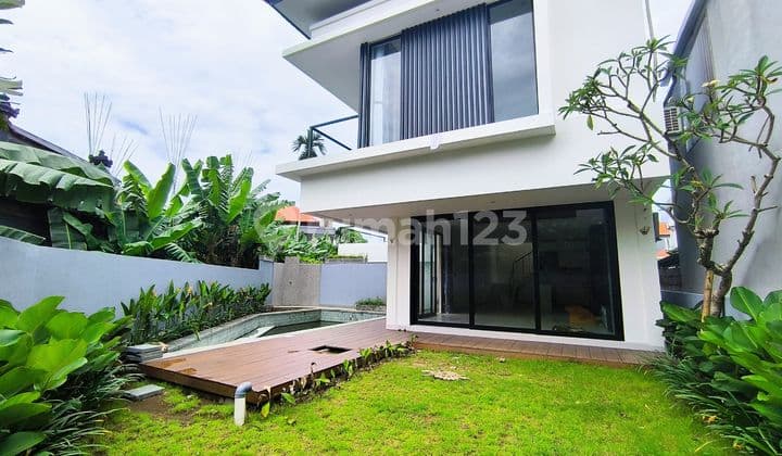 Villa Modern Baru Di Kawasan Pusat Canggu Badung Bali