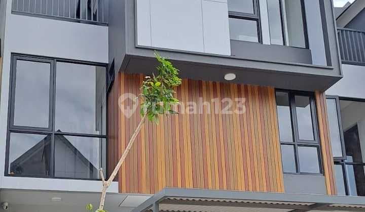 Di Jual Cepat Rumah 3 Lantai di Perumahan Kota Wisata Cluster