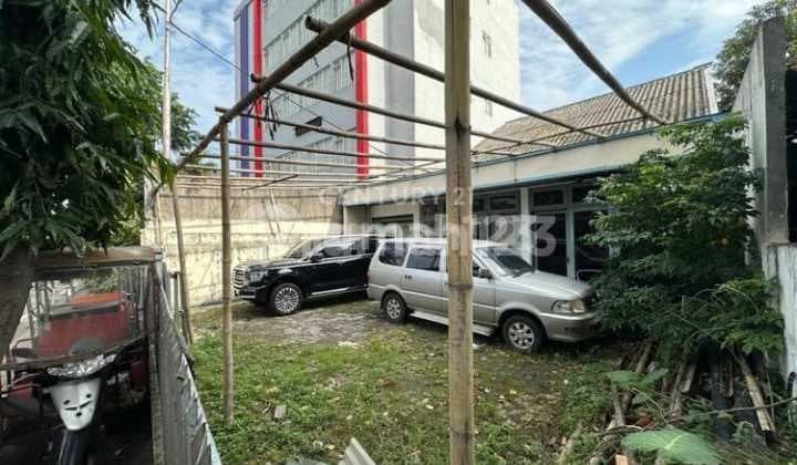 For Sale Old House, Land Area 300m in Matraman