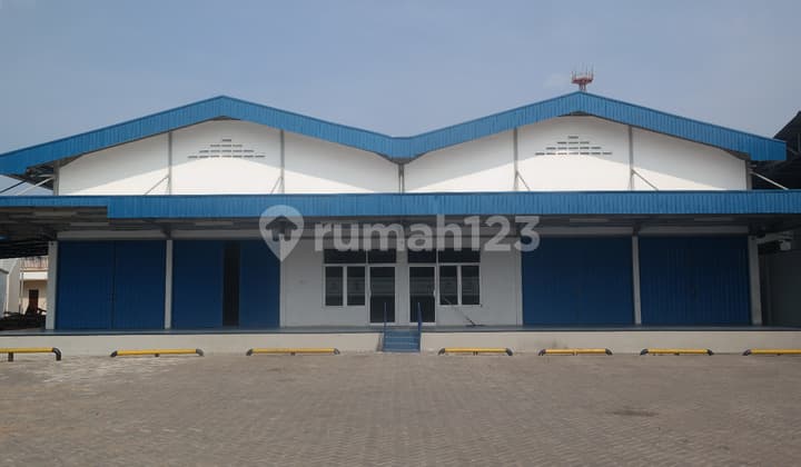 Warehouse on Jl. Raya Bekasi Cakung, Strategic and Ready to Use
