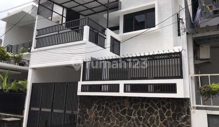 Minimalist House 90 M2 Land 4 Bedrooms in Rawamangun, East Jakarta