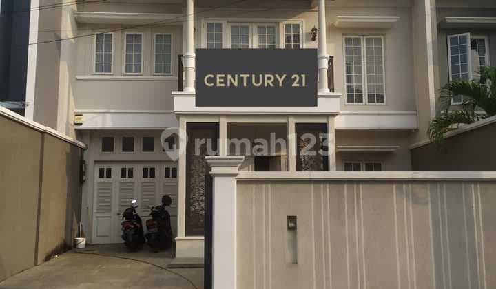 Rumah Mewah Dalam Komplek Cempaka Putih Tengah