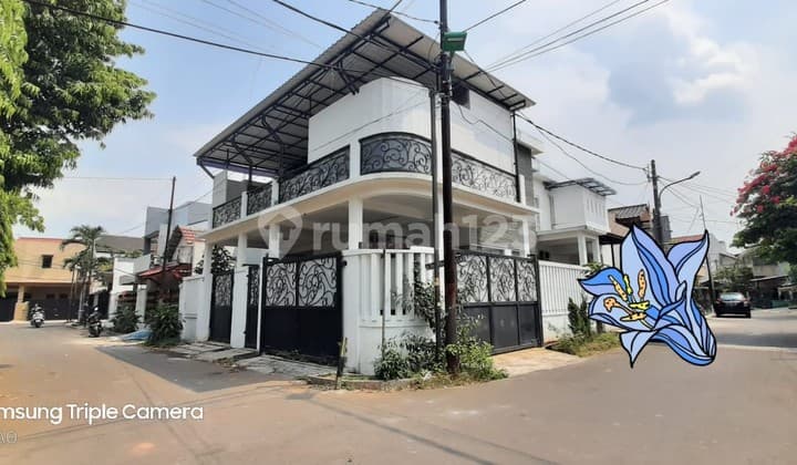 Rumah Komplek Posisi Hoek Di Depan Taman Di Duren Sawit