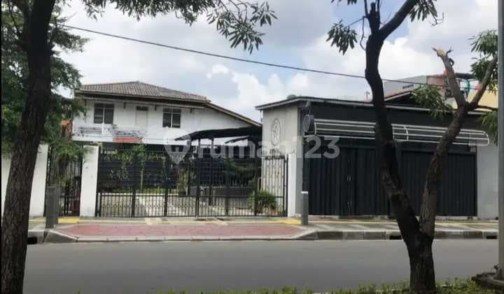 Rumah Ex Gudang Catering Pinggir Jalan Raya Di Pulogadung