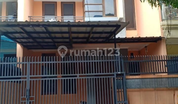 Rumah Johar Baru Akses Jalan 2 Mobil Lingkungan Nyaman