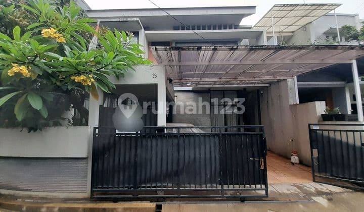 Rumah Bagus Siap Huni Hadap Selatan di Kampung Ambon, Kayu Putih