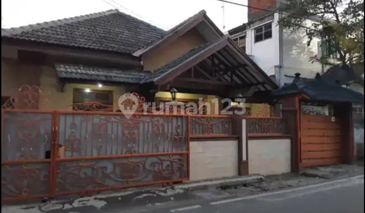 RUMAH DIJUAL DI MENTENG JAKARTA PUSAT DEKAT KE RS CIPTO
