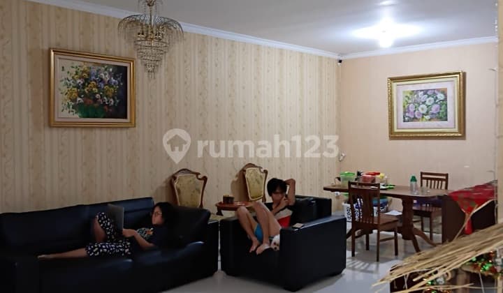 Dijual Rumah21/2.Lantai Kondisi Bagus dan Siap.huni
