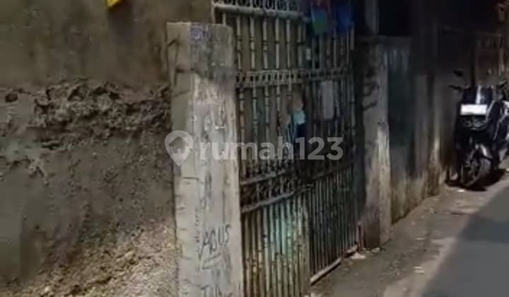 Old boarding house in Mangga Besar 9, West Jakarta near the market.