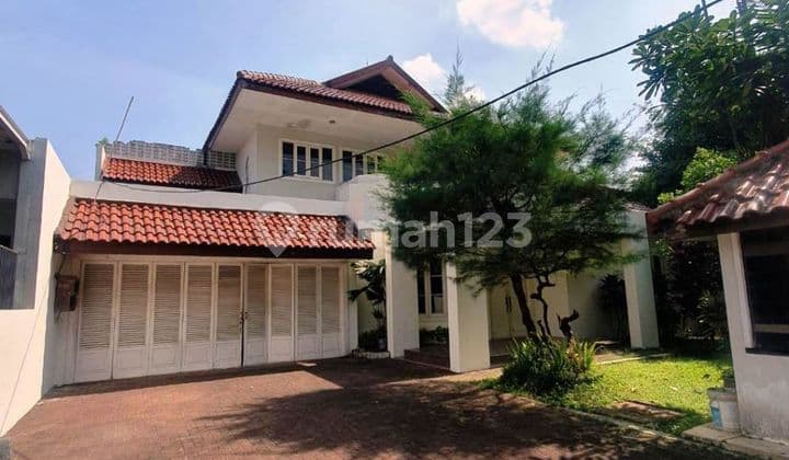 Rumah Lokasi Depan Taman