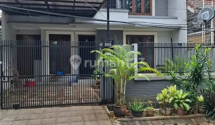 Dijual Murah - Rumah 2 Lantai Siap Huni di Pondok Indah