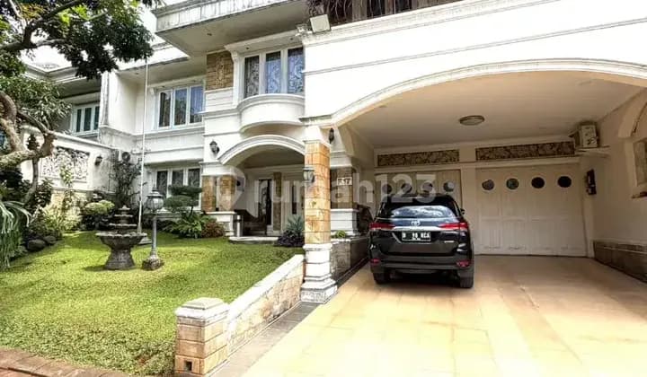 Rumah Mewah di Komplek Puri Sriwedari Cibubur