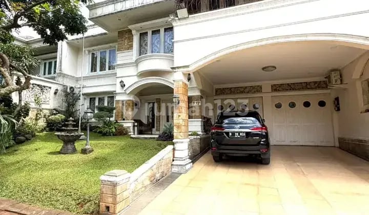 Rumah Mewah di Komplek Puri Sriwedari Cibubur