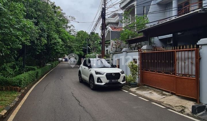 Rumah Depan Taman 2 Lantai Di Bendungan Hilir