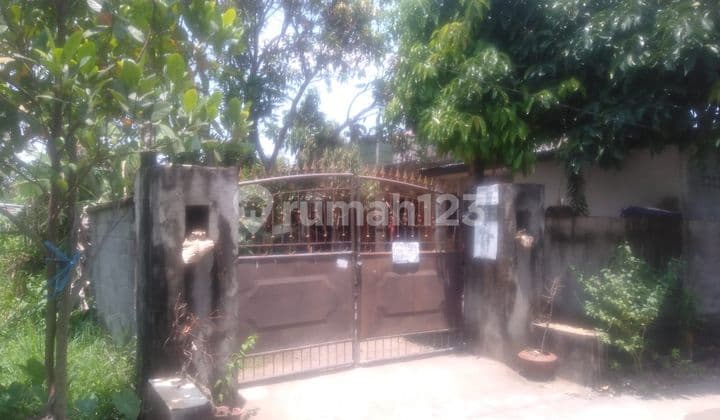 For sale, a multi-story house in the center of Mataram city, near malls, markets, and schools.