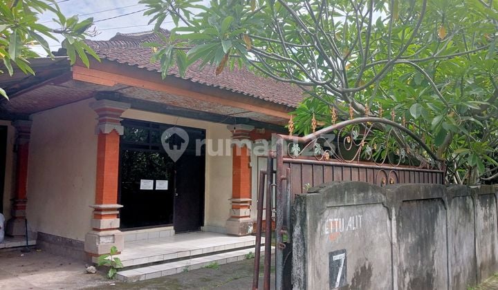 Disewakan Rumah Pusat Kota Karangasem Bali Cocok untuk Kantor dan Tempat Tinggal
