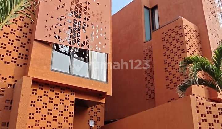 Villa Modern Dalam Kompleks Yang Cukup Nyaman