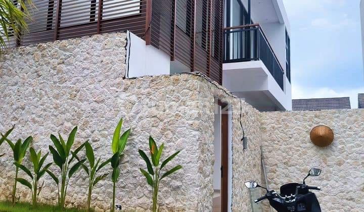 Modern Villa Dalam Kompleks Sangat Cocok Buat Investasi