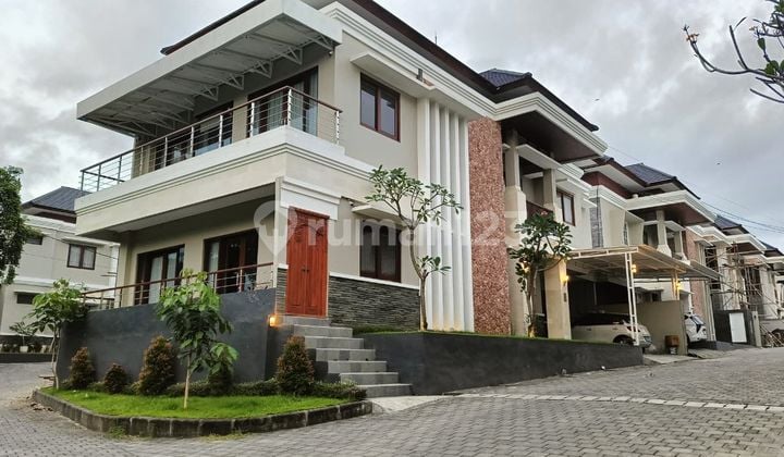 Rumah modern dalam kompleks di dekat pantai Sanur