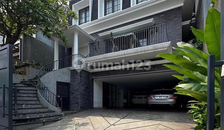 Jual Rumah AMERICAN CLASSIC KEBAYORAN BARU. LT.208/LB.500. 3BR. Hadap Selatan. Harga 15,5M! DENNIS WONG - 08522291xxxx