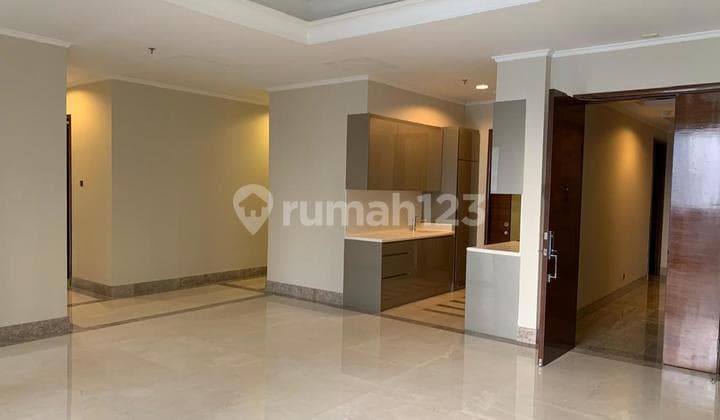 For Sale District 8 Apartment @Senopati. 4 Bedrooms + 1. 249 Square Meters. SHM. Price 17.5 Billion.