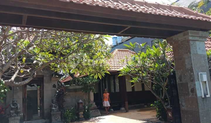 For Sale Cheap Land with Building in Sanur. Land area 350m2. Price 4 Billion Global