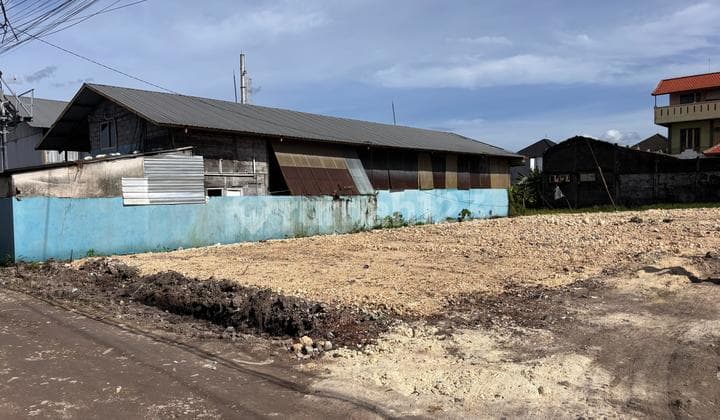 Disewakan Tanah Murah di Kerobokan. Lt 1.000M2 . Harga 15 Juta Per Are Per Tahun