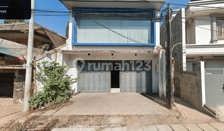 Rumah Strategis Semi Furnish Strategis di Jl Garuda, Bandung