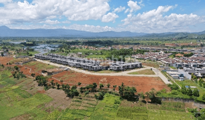 Strategic Lot in Parahyangan New Town, View of Lake and City Lights