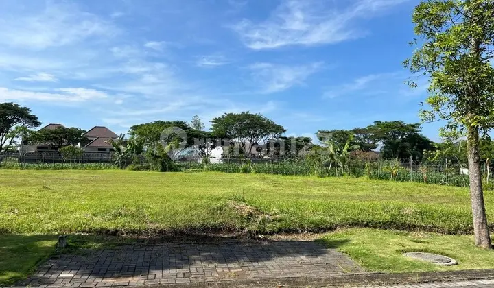 Sell Large Land Parcel, Strategic Location in Kota Baru Parahyangan. Well-Organized, Comfortable, and Green Environment. Suitable for Residence or Long-Term Investment!